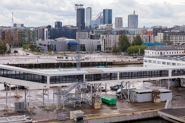 Tallinn, Kreis Harju, Estland, 02. Juli 2020 Stadtpanorama, Hafen der Viking Line — Stockfoto