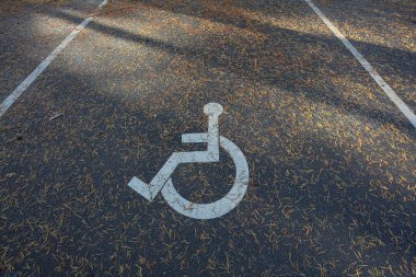 Otoparkta engelli işareti çizildi