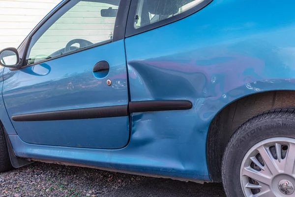 Helsinki, Uusimaa, Finlandiya 10 Ekim 2020 Enkaz Araba. Taşıma onarım konsepti