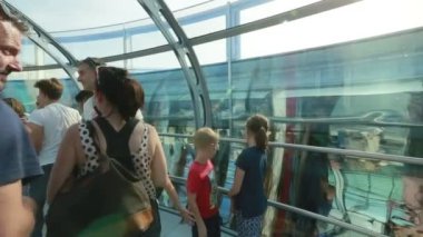 British Airways i360 gözetleme kulesi Brighton bir kapsül içinde