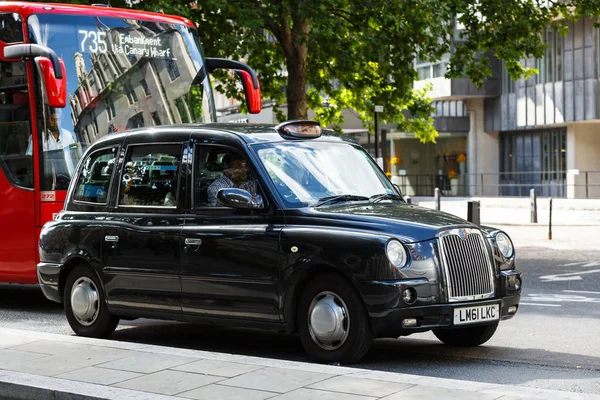 Легендарний Лондон кабіни і червоний таксі на вулицях Лондона — стокове фото