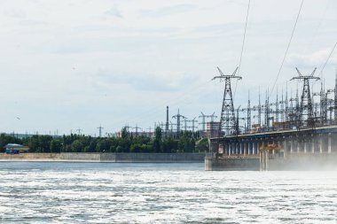 Hidroelektrik Santrali. Su damping. Volgograd, Volga Nehri, Rusya Federasyonu