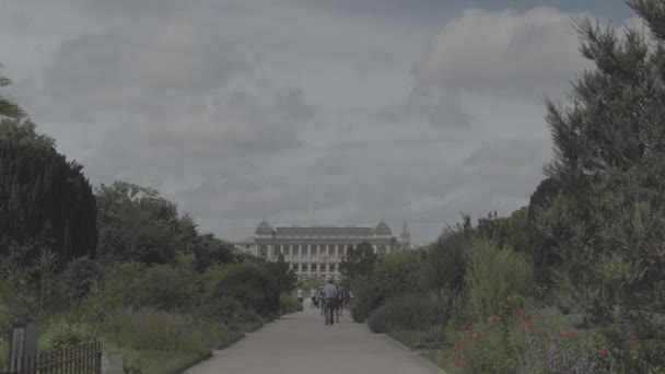 Botanická zahrada v Paříži. Exteriér velké galerie Evolution — Stock video