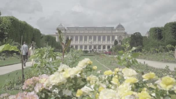 Jardin botanique à Paris. L'extérieur de la Grande Galerie Evolution — Video