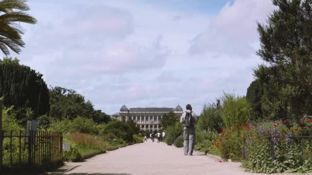 Jardín botánico en París. El exterior de la Gran Galeria de Evolución — Vídeos de Stock