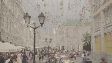 Nikolskaya sokaktır Moskova'nın kalbinde önemli bir turistik yer