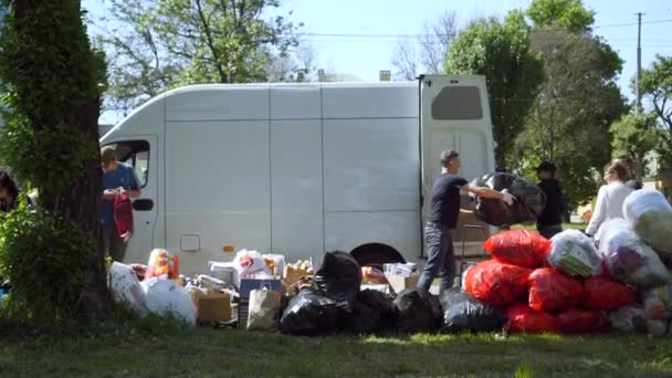 Mobile receiving point of waste recycling. gerakan lingkungan RAZdelniy sbor — Stok Video