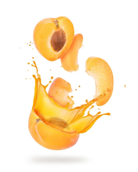 Pieces Apricots Splashes Juice Close White Background — Stock Photo, Image