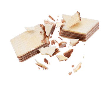 Beyaz bir arka plan üzerinde havada parçalara çikolata gözleme ezilmiş