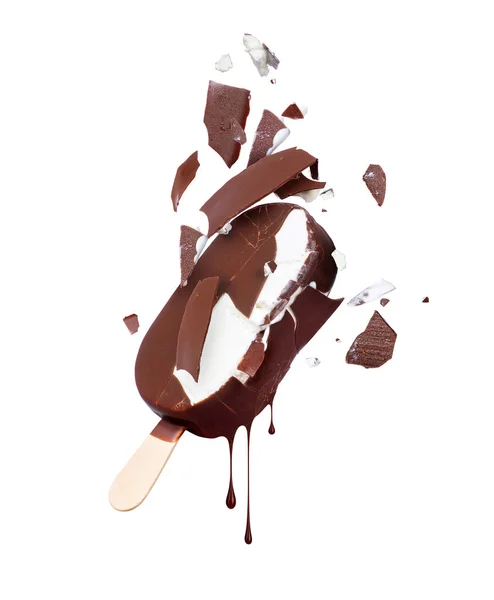 Sorvete Chocolate Quebrado Pedaços Isolado Fundo Branco — Fotografia de Stock