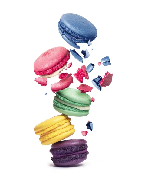 Macaroons Coloridos Esmagados Pedaços Isolados Fundo Branco — Fotografia de Stock