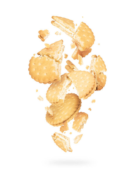 Вкусные печенье раздавлены на куски изолированы на белом фоне
