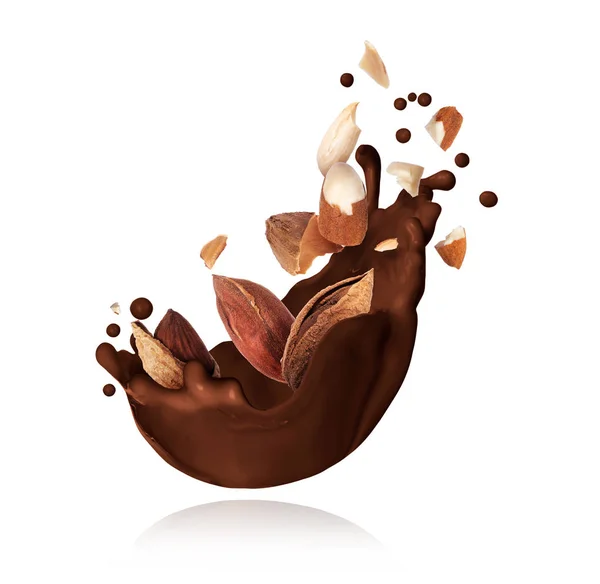 Percikan coklat leleh dengan almond hancur menutup pada latar belakang putih — Stok Foto