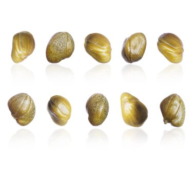 Kapari seti beyaz bir arkaplanda izole edildi