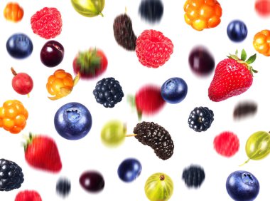 Beyaz arka planda havada donmuş çeşitli dutlar.