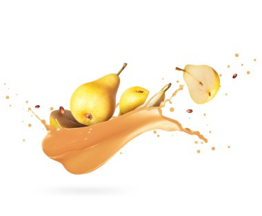 Dilimlenmiş armutlar ve taze meyve suyu, beyaz arka planda izole edilmiş.