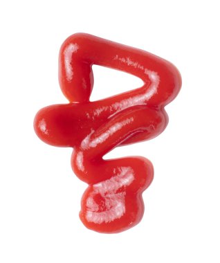 Sıkıştırılmış domates ketçap kıvrımlı çizgi beyaz arka planda izole edilmiş.