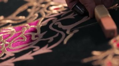Kadın diker, kumaş, halk el sanatları embroiders