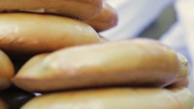 Geleneksel fırında taze ekmek pişirme