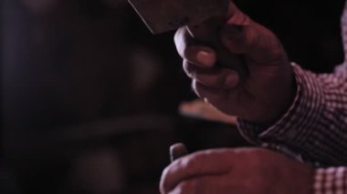 Ahşap oyma zanaat desenleri, ağır çekim