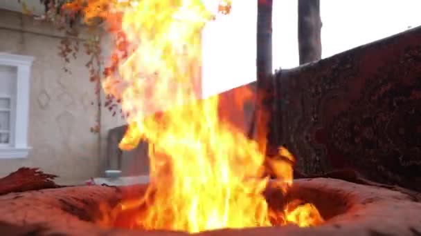 Огонь Горит Печи Медленное Движение Традиционная Восточная Печь — стоковое видео