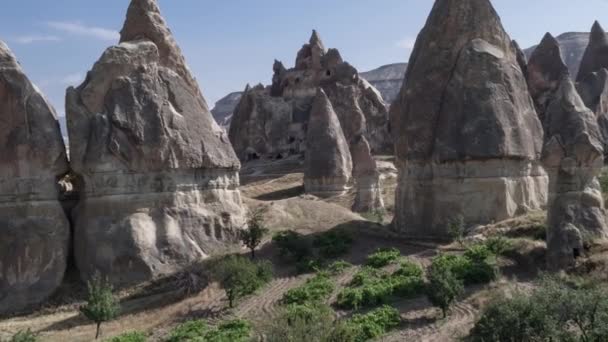 Fotografia Lotnicza Drone Lot Pomiędzy Górami Cappadocia Göreme Panaroma Krajobraz — Wideo stockowe