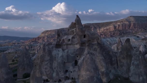 Fotografía Aérea Dron Vuelo Entre Las Montañas Capadocia Goreme Paisaje — Vídeo de stock