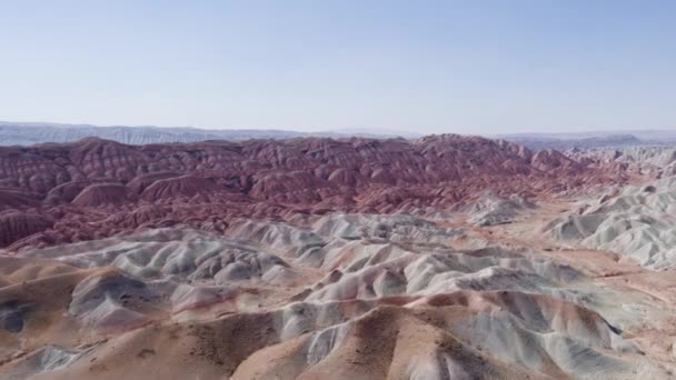 ユニークなパターン イランでおおわれた虹山赤 カラフルな飛んでください 航空写真 — ストック動画