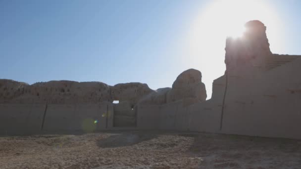 Ruinas Pueblo Abandonado Asia Central Día Soleado Ventoso Desierto — Vídeo de stock