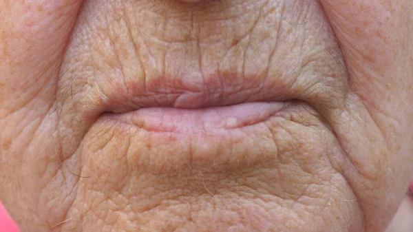 Nahaufnahme Der Lippen Der Reifen Großmutter Mund Der Älteren Oma — Stockfoto