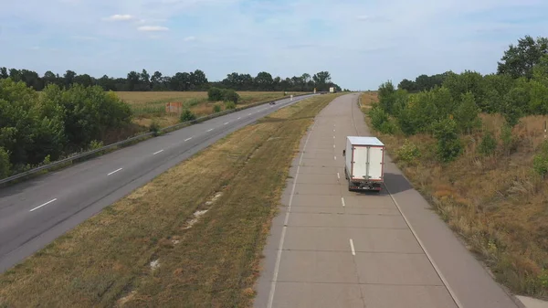 Tiro Aéreo Caminhão Com Reboque Carga Dirigindo Estrada Transporte Mercadorias — Fotografia de Stock