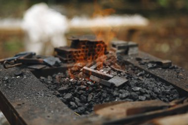 Forge, mangal ile çok sıcak kömürleri, yakın çekim