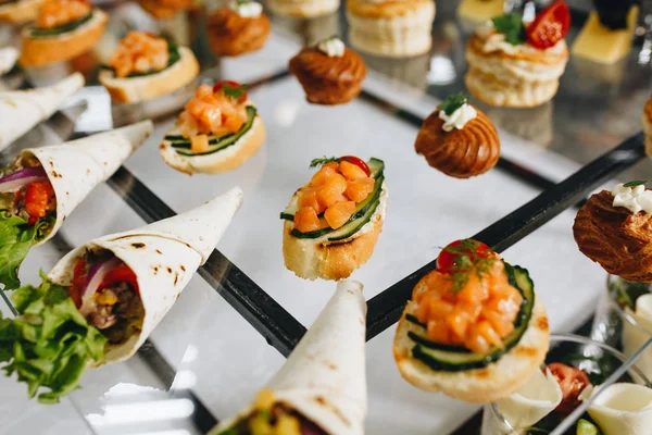 Deliciosos Canapés Como Plato Eventos Lujoso Restaurante —  Fotos de Stock
