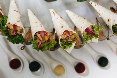 Olay çanak standart restoran olarak leziz kanepeler.