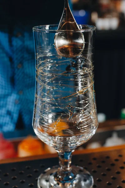 Barman Decorating Glass Alcoholic Cocktail Dark Blurred Background Bar Counter — Stock Photo, Image