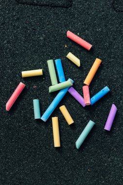 oyun kentin renkli boya kalemi