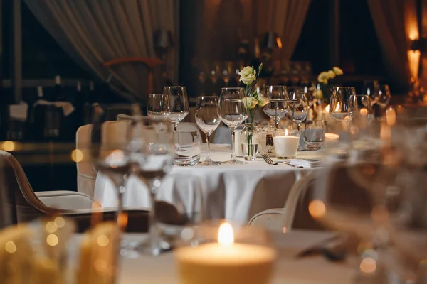 Luxus elegante Tischdekoration Abendessen in einem Restaurant Geschirr — Stockfoto