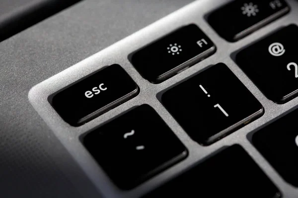 Esc-knop voor genereren escape-teken, stopbord op pc en laptop toetsenbord — Stockfoto