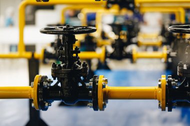 Benzin istasyonundaki valfler, basınç güvenliği kapakçığı seçici odak