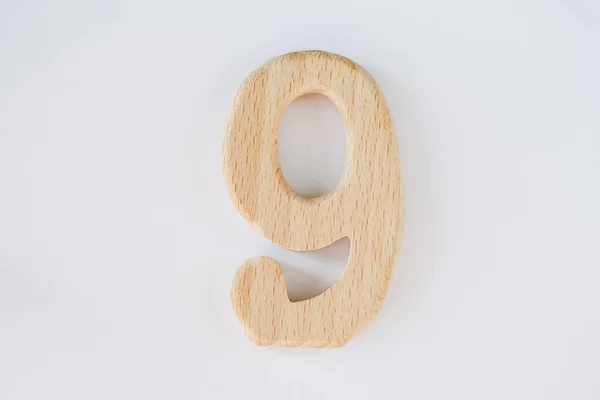 木製の数字9は白地に隔離され. — ストック写真