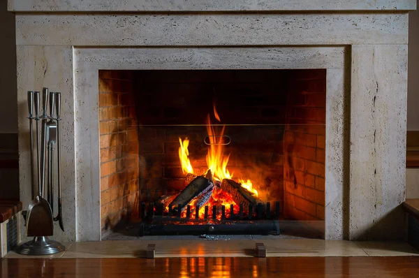 Burning fireplace. Fireplace as a piece of furniture. Christmas New Year concept decoration. — Stock Photo, Image