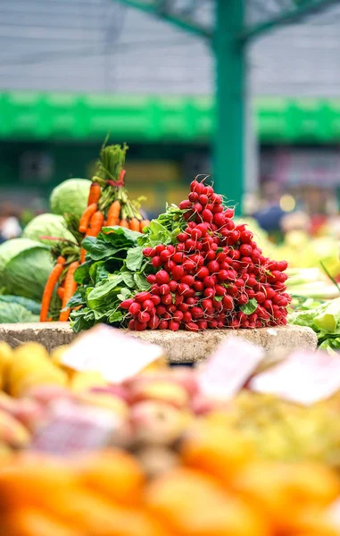 신선 하 고 유기농 야채 그리고 과일 농부 시장 또는 녹색 시장에. 가 수확 및 heathy 식사 개념 — 스톡 사진