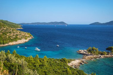 Adriyatik Denizi ve adalar şehir Dubrovnik Hırvatistan yakın mesafe turkuaz suları görünümüne hava deniz manzarası. Seyahat hedef Hırvatistan, Avrupa - Dubrovnik yaz sahne yelken Famous