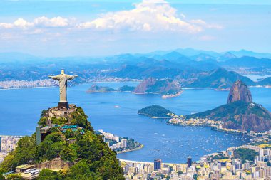 Rio de Janeiro İsa kurtarıcı ve Corcovado Dağı havadan görünümü