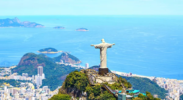 Rio de Janeiro İsa kurtarıcı ve Corcovado Dağı havadan görünümü