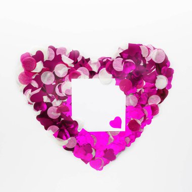 Sevgililer günü kalp yapılan pembe beyaz arka plan üzerinde Isolated seviyor. Sevgililer günü kalpleri sembolleri aşk. Sevgililer günü tebrik kartı, romantik kutlama kavramı için arka plan, düğün kış.