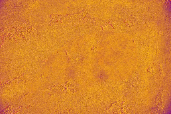 Натуральна розкіш на фоні червоного оранжевого неонового дуотона. Ефект Дуотона з золотим блискітним порошком, стиль 90-х років. з золотим блискітним порошком. Копіювати простір. Вид зверху — стокове фото