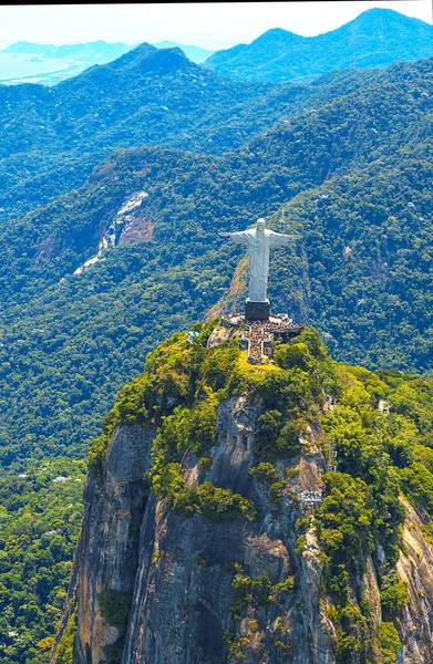 Pięknego ptaka, Rio de Janeiro z Chrystusa Odkupiciela i góra Corcovado. Brazylia. Ameryka Łacińska — Zdjęcie stockowe