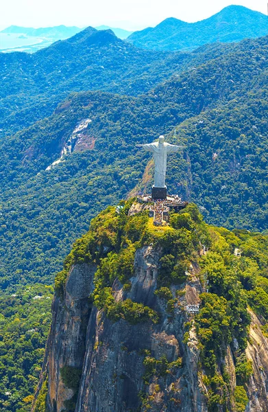 Pięknego ptaka, Rio de Janeiro z Chrystusa Odkupiciela i góra Corcovado. Brazylia. Ameryka Łacińska — Zdjęcie stockowe
