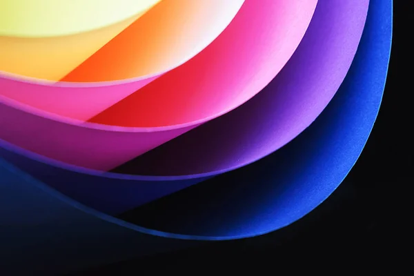 Trendy sfondo multicolore da un cartone di diversi colori al neon. Copia spazio . — Foto Stock